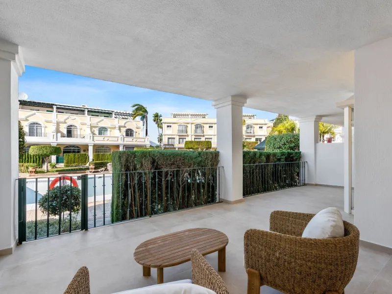 Apartment - Ground Floor Apartment в продаже в Marbella, Málaga. В доме 3 спален и 2 ванных комнат. Площадь дома 120 м²