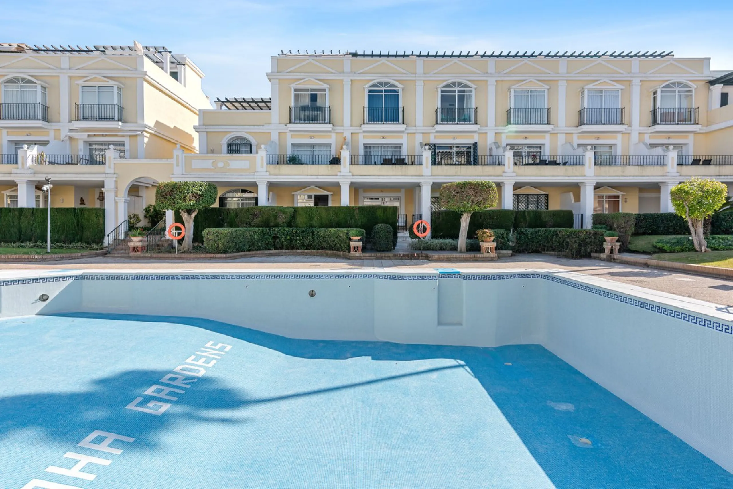 Apartment - Ground Floor Apartment в продаже в Marbella, Málaga. В доме 3 спален и 2 ванных комнат. Площадь дома 120 м²