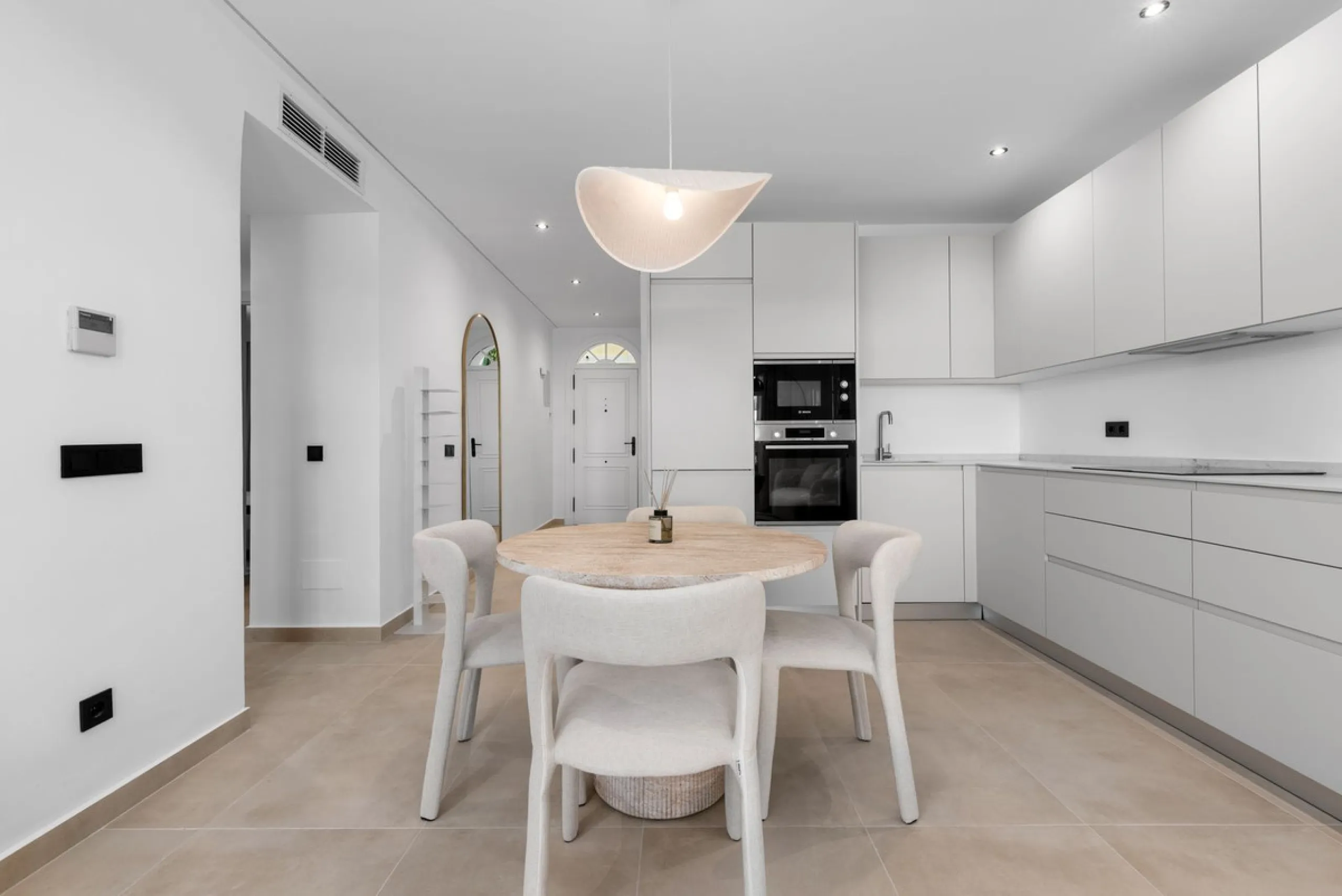 Apartment - Ground Floor Apartment в продаже в Marbella, Málaga. В доме 3 спален и 2 ванных комнат. Площадь дома 120 м²