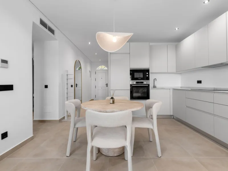 Apartment - Ground Floor Apartment в продаже в Marbella, Málaga. В доме 3 спален и 2 ванных комнат. Площадь дома 120 м²