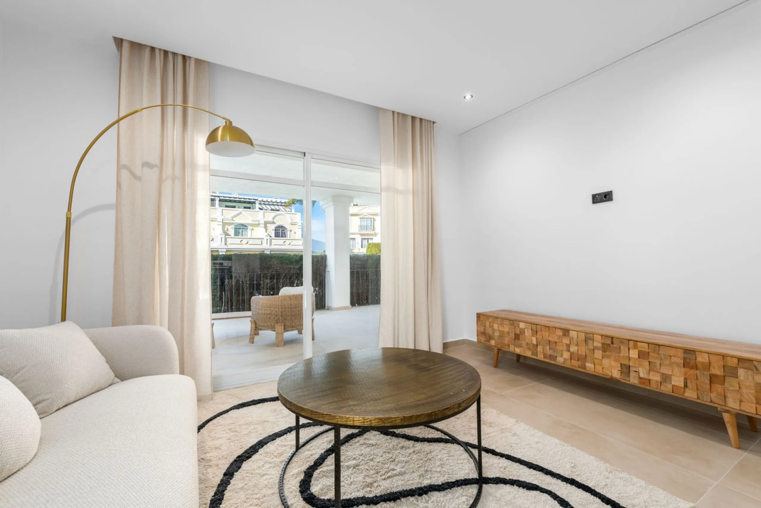 Apartment - Ground Floor Apartment в продаже в Marbella, Málaga. В доме 3 спален и 2 ванных комнат. Площадь дома 120 м²