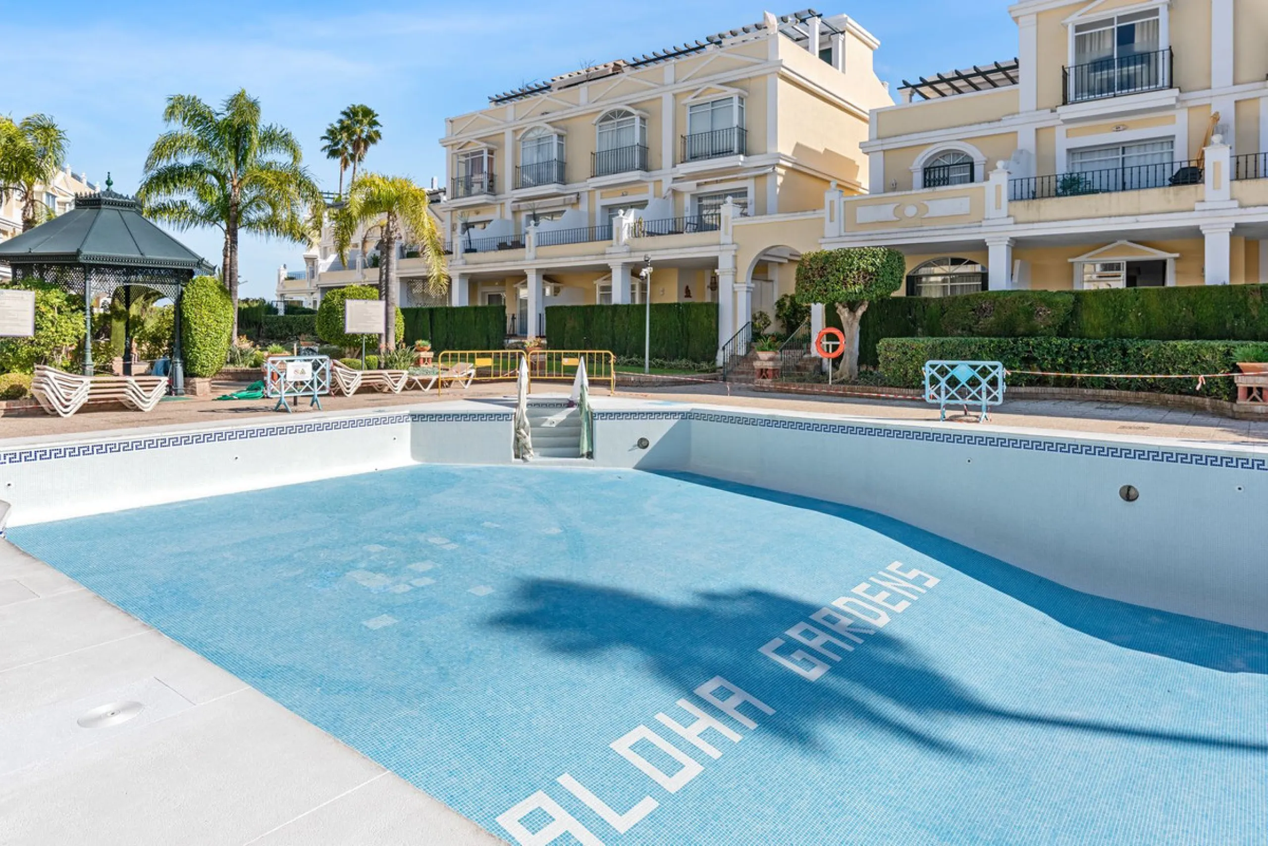 Apartment - Ground Floor Apartment в продаже в Marbella, Málaga. В доме 3 спален и 2 ванных комнат. Площадь дома 120 м²