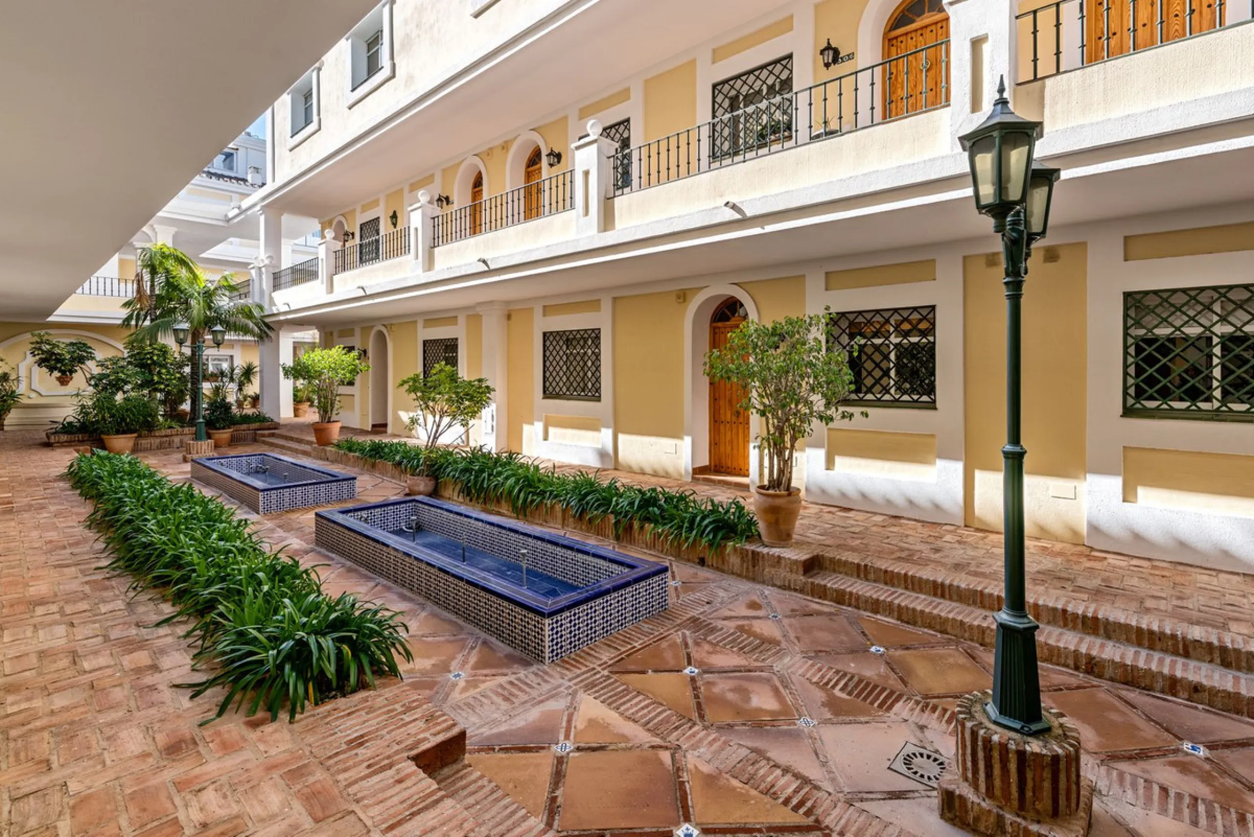 Apartment - Ground Floor Apartment в продаже в Marbella, Málaga. В доме 3 спален и 2 ванных комнат. Площадь дома 120 м²