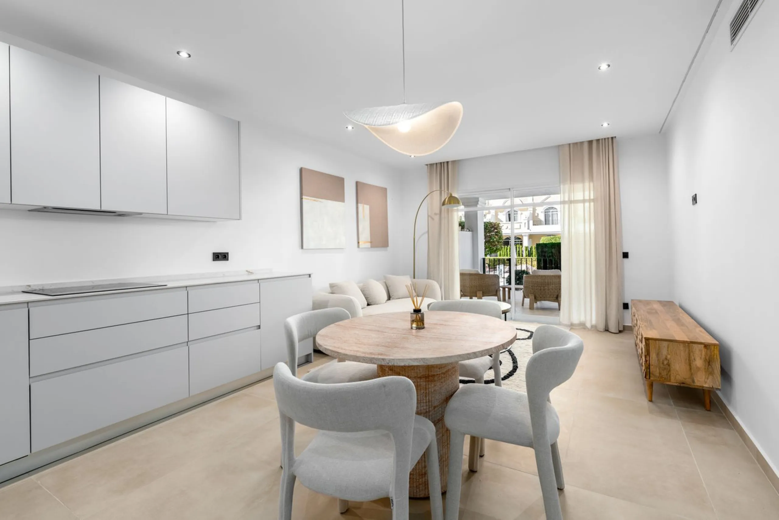 Apartment - Ground Floor Apartment в продаже в Marbella, Málaga. В доме 3 спален и 2 ванных комнат. Площадь дома 120 м²