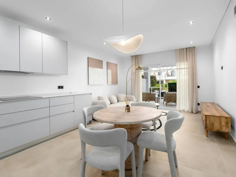 Apartment - Ground Floor Apartment в продаже в Marbella, Málaga. В доме 3 спален и 2 ванных комнат. Площадь дома 120 м²