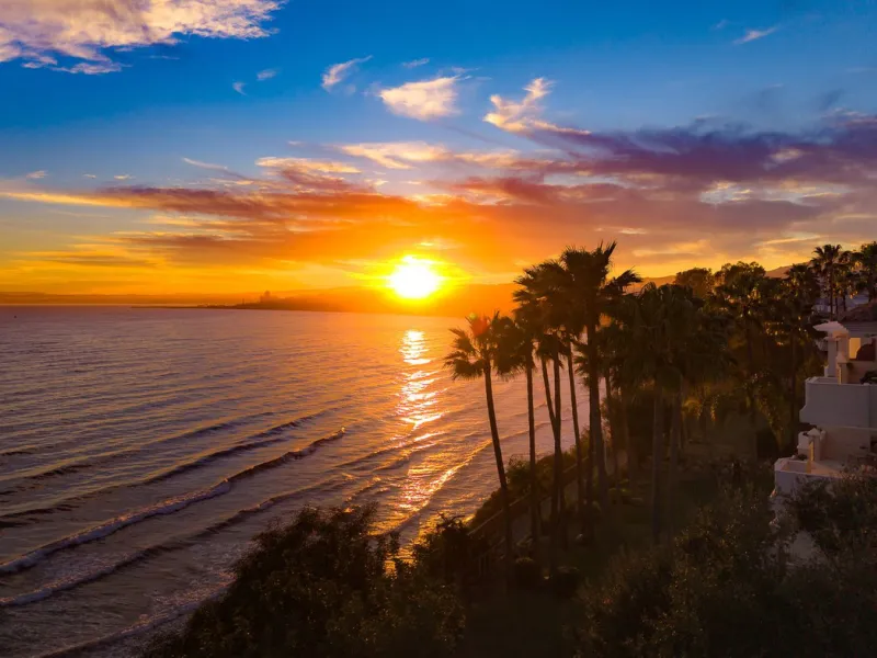 Apartment - Middle Floor Apartment в продаже в Estepona, Málaga. В доме 2 спален и 2 ванных комнат. Площадь дома 105 м²