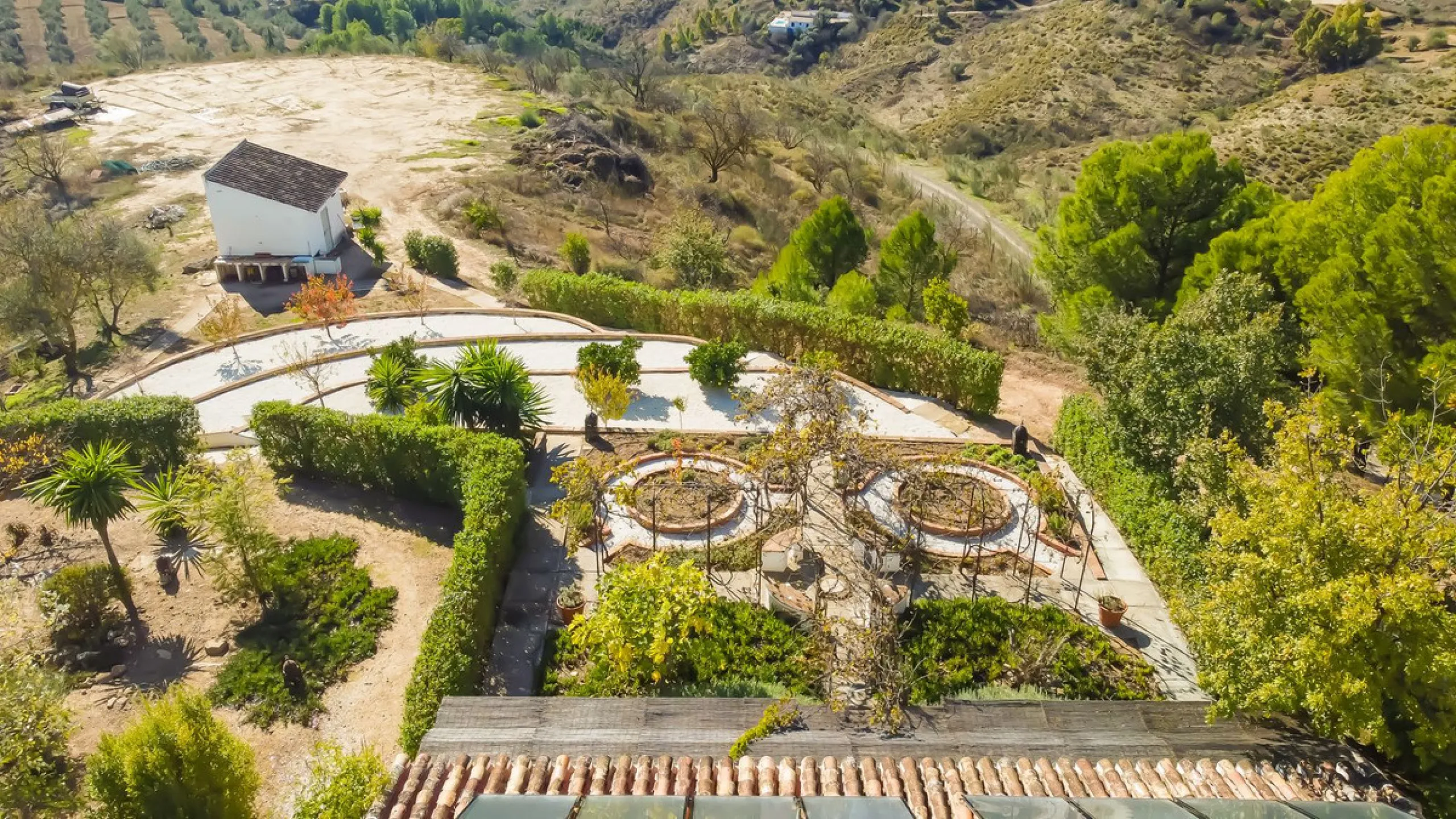 This exceptional Andalusian estate, located in the charming village of Villanueva de la Concepción, offers a rare combination of space, privacy, and breathtaking surroundings. The main residence includes 11 beautifully renovated bedrooms, comfortably acco