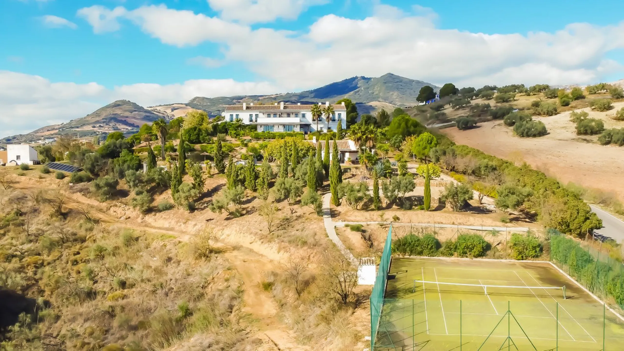 This exceptional Andalusian estate, located in the charming village of Villanueva de la Concepción, offers a rare combination of space, privacy, and breathtaking surroundings. The main residence includes 11 beautifully renovated bedrooms, comfortably acco