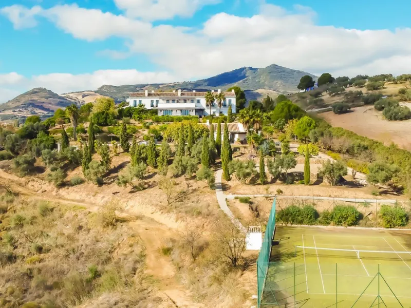 This exceptional Andalusian estate, located in the charming village of Villanueva de la Concepción, offers a rare combination of space, privacy, and breathtaking surroundings. The main residence includes 11 beautifully renovated bedrooms, comfortably acco