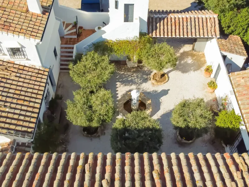 This exceptional Andalusian estate, located in the charming village of Villanueva de la Concepción, offers a rare combination of space, privacy, and breathtaking surroundings. The main residence includes 11 beautifully renovated bedrooms, comfortably acco