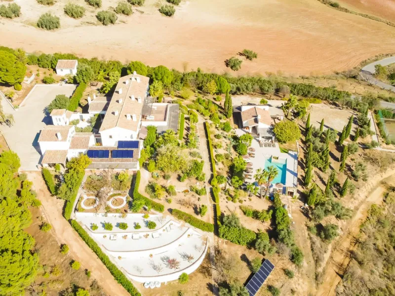 This exceptional Andalusian estate, located in the charming village of Villanueva de la Concepción, offers a rare combination of space, privacy, and breathtaking surroundings. The main residence includes 11 beautifully renovated bedrooms, comfortably acco