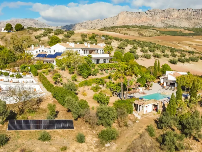 This exceptional Andalusian estate, located in the charming village of Villanueva de la Concepción, offers a rare combination of space, privacy, and breathtaking surroundings. The main residence includes 11 beautifully renovated bedrooms, comfortably acco
