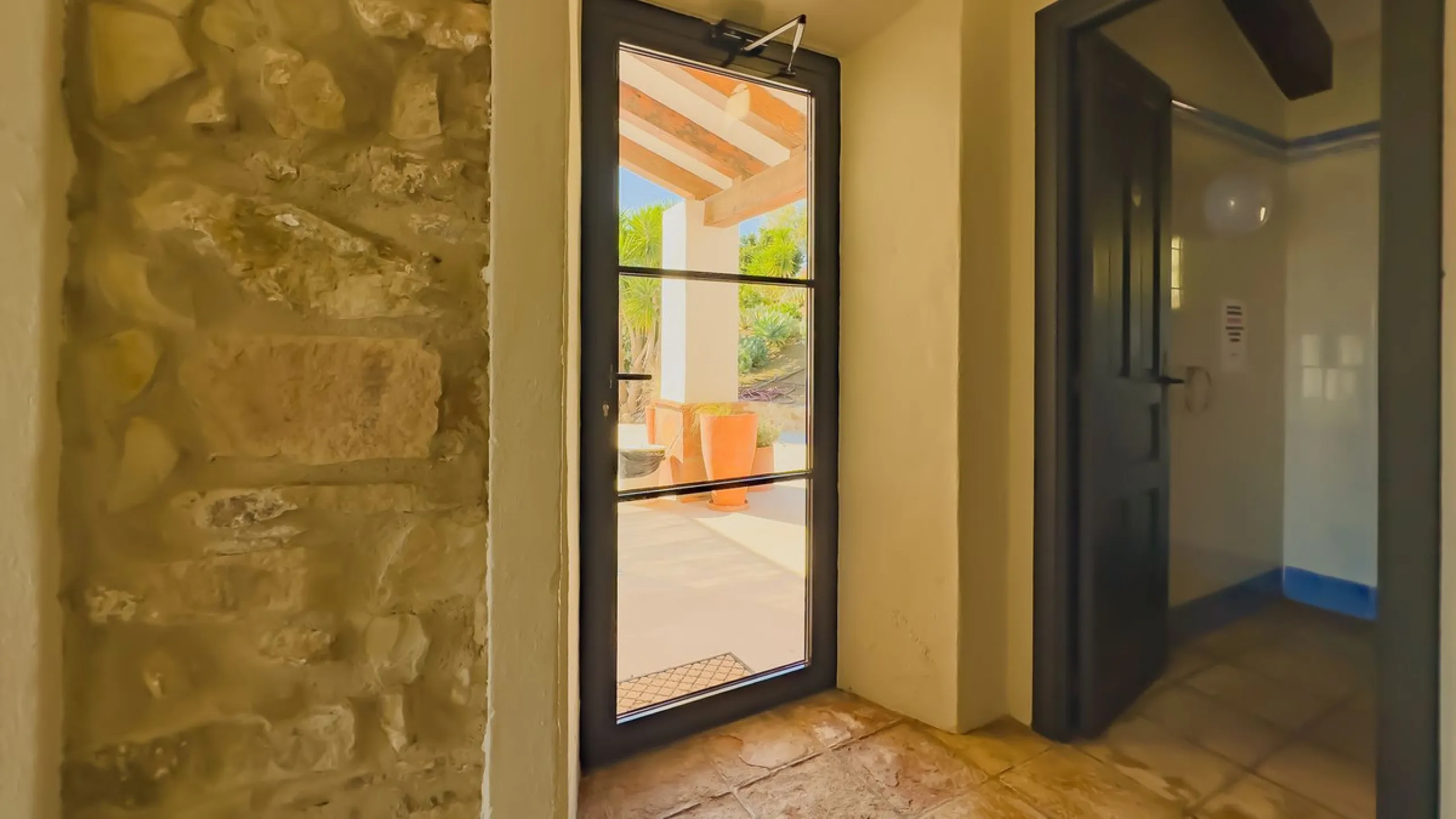 This exceptional Andalusian estate, located in the charming village of Villanueva de la Concepción, offers a rare combination of space, privacy, and breathtaking surroundings. The main residence includes 11 beautifully renovated bedrooms, comfortably acco
