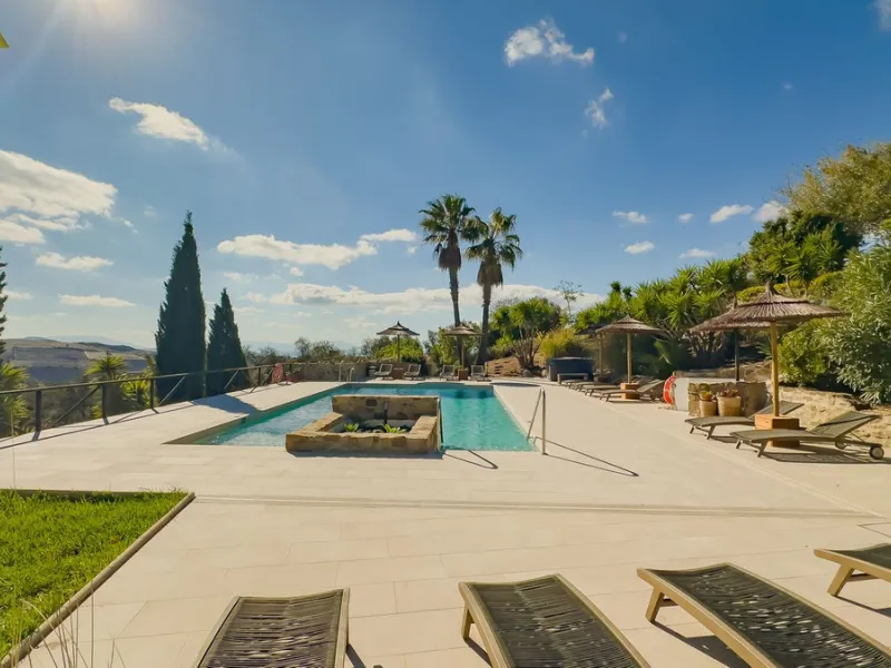 This exceptional Andalusian estate, located in the charming village of Villanueva de la Concepción, offers a rare combination of space, privacy, and breathtaking surroundings. The main residence includes 11 beautifully renovated bedrooms, comfortably acco