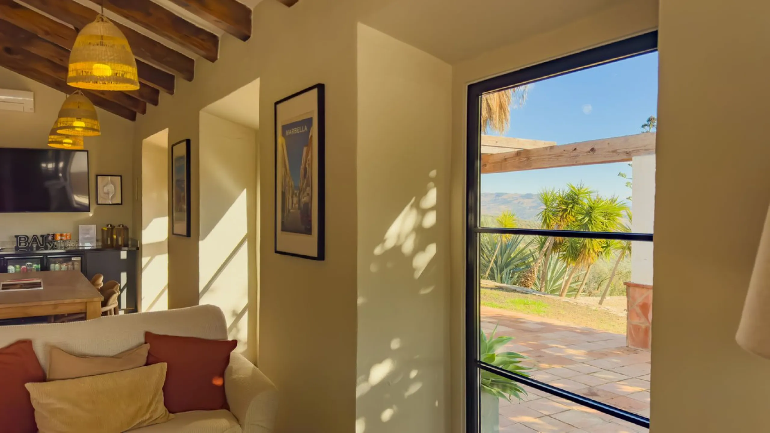 This exceptional Andalusian estate, located in the charming village of Villanueva de la Concepción, offers a rare combination of space, privacy, and breathtaking surroundings. The main residence includes 11 beautifully renovated bedrooms, comfortably acco