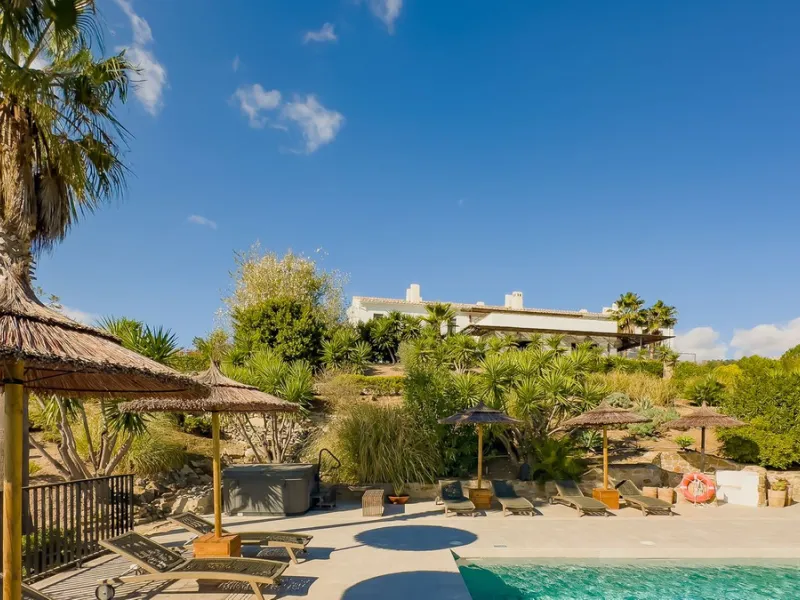 This exceptional Andalusian estate, located in the charming village of Villanueva de la Concepción, offers a rare combination of space, privacy, and breathtaking surroundings. The main residence includes 11 beautifully renovated bedrooms, comfortably acco