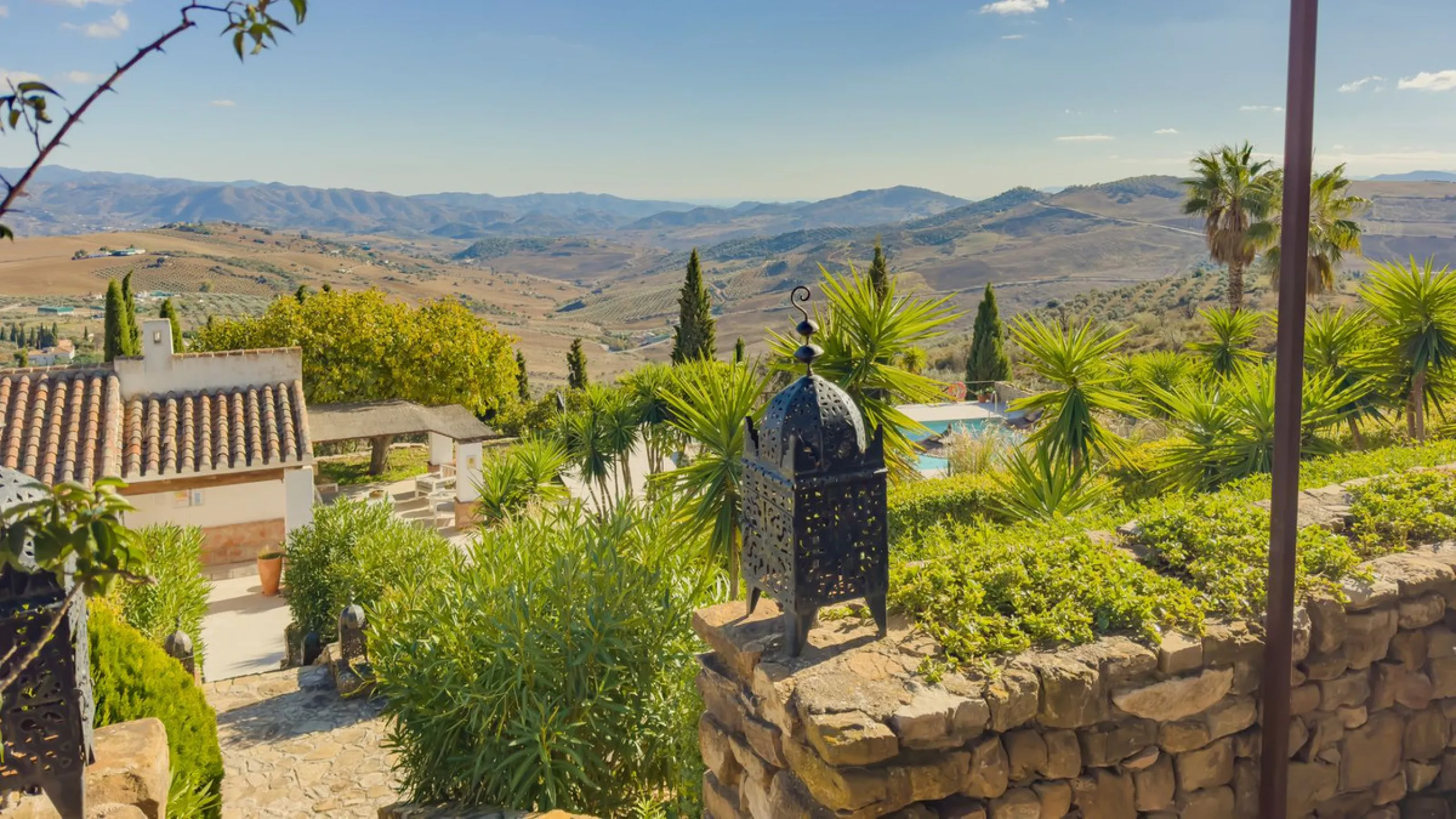 This exceptional Andalusian estate, located in the charming village of Villanueva de la Concepción, offers a rare combination of space, privacy, and breathtaking surroundings. The main residence includes 11 beautifully renovated bedrooms, comfortably acco