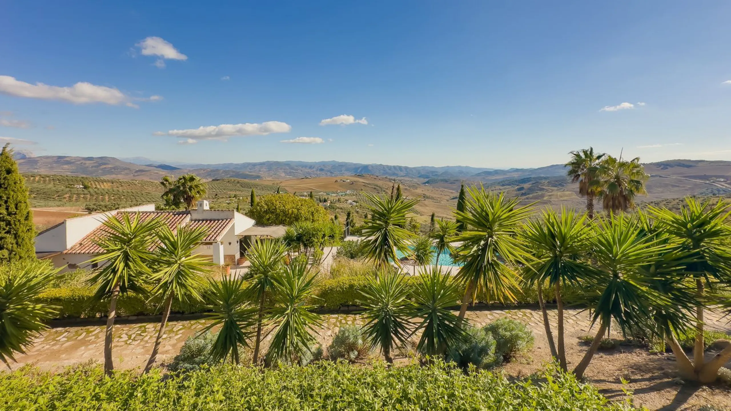 This exceptional Andalusian estate, located in the charming village of Villanueva de la Concepción, offers a rare combination of space, privacy, and breathtaking surroundings. The main residence includes 11 beautifully renovated bedrooms, comfortably acco