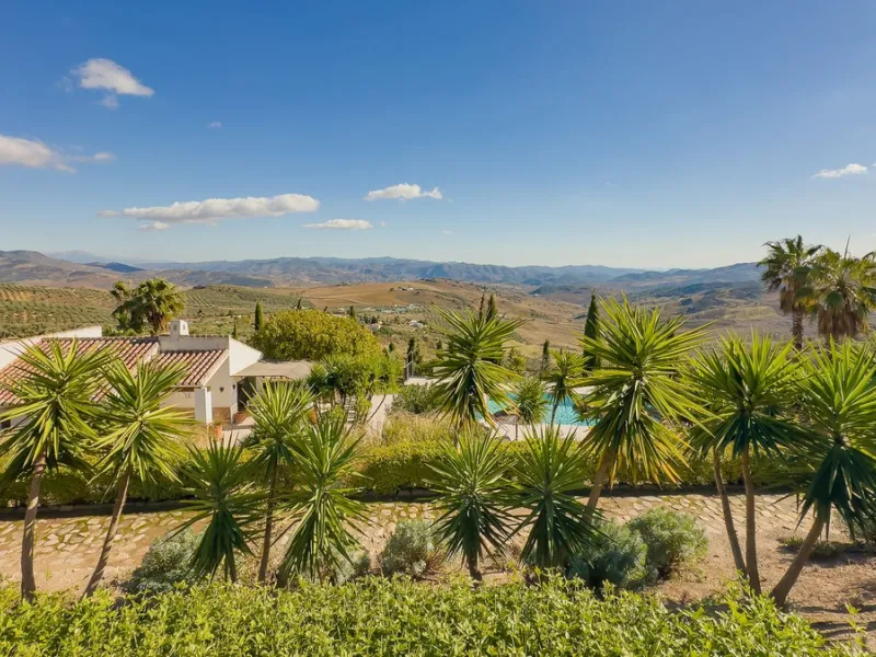 This exceptional Andalusian estate, located in the charming village of Villanueva de la Concepción, offers a rare combination of space, privacy, and breathtaking surroundings. The main residence includes 11 beautifully renovated bedrooms, comfortably acco