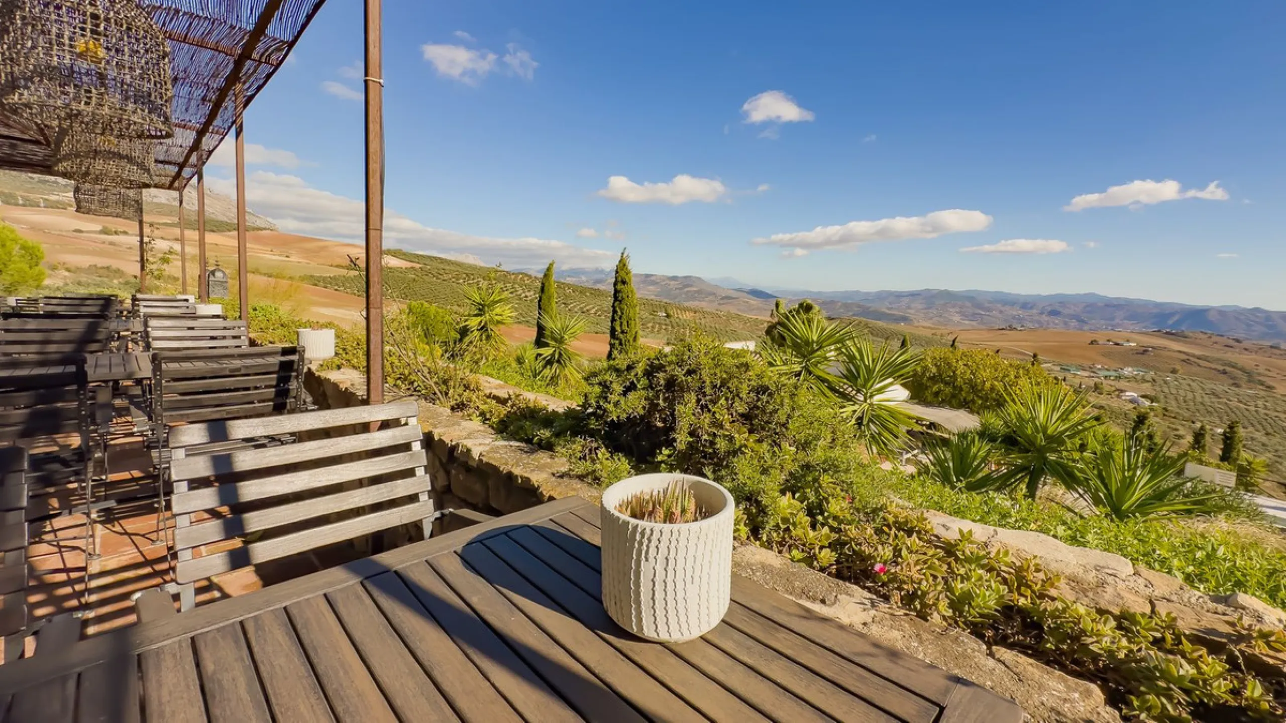 This exceptional Andalusian estate, located in the charming village of Villanueva de la Concepción, offers a rare combination of space, privacy, and breathtaking surroundings. The main residence includes 11 beautifully renovated bedrooms, comfortably acco
