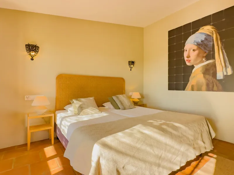 This exceptional Andalusian estate, located in the charming village of Villanueva de la Concepción, offers a rare combination of space, privacy, and breathtaking surroundings. The main residence includes 11 beautifully renovated bedrooms, comfortably acco