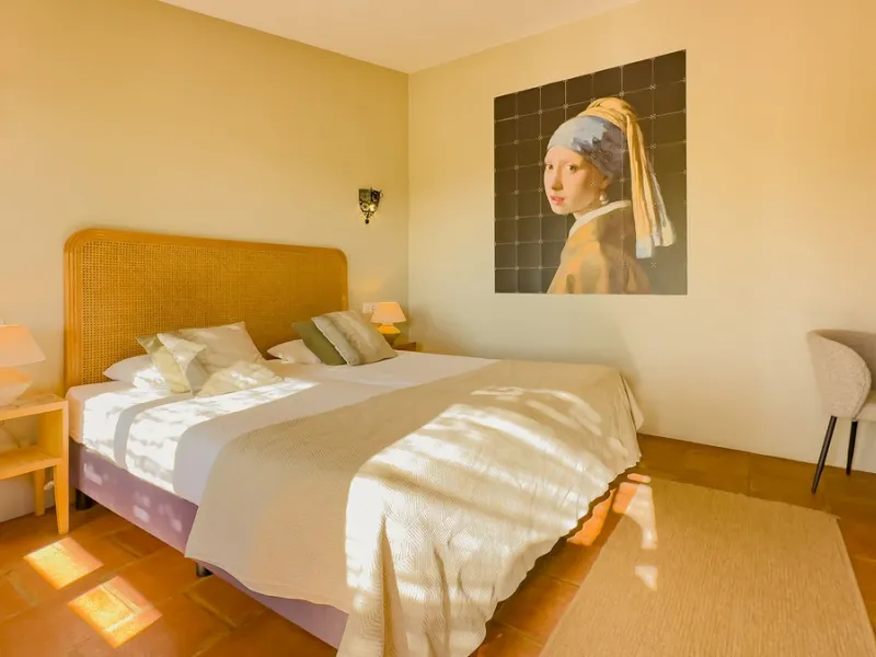 This exceptional Andalusian estate, located in the charming village of Villanueva de la Concepción, offers a rare combination of space, privacy, and breathtaking surroundings. The main residence includes 11 beautifully renovated bedrooms, comfortably acco