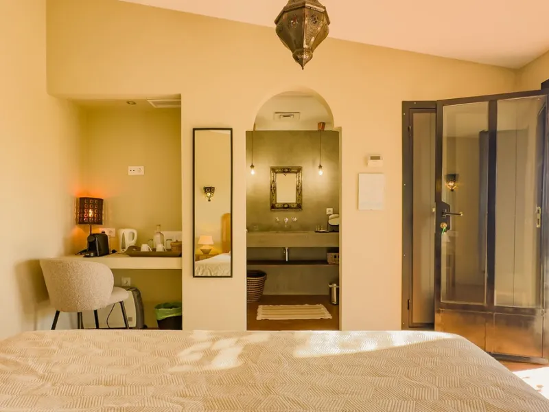 This exceptional Andalusian estate, located in the charming village of Villanueva de la Concepción, offers a rare combination of space, privacy, and breathtaking surroundings. The main residence includes 11 beautifully renovated bedrooms, comfortably acco