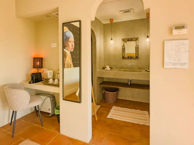 This exceptional Andalusian estate, located in the charming village of Villanueva de la Concepción, offers a rare combination of space, privacy, and breathtaking surroundings. The main residence includes 11 beautifully renovated bedrooms, comfortably acco