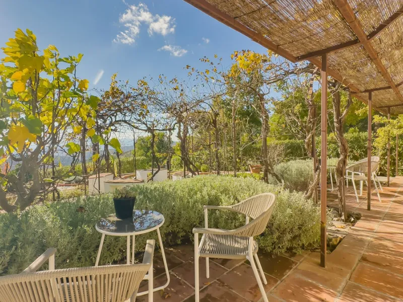 This exceptional Andalusian estate, located in the charming village of Villanueva de la Concepción, offers a rare combination of space, privacy, and breathtaking surroundings. The main residence includes 11 beautifully renovated bedrooms, comfortably acco
