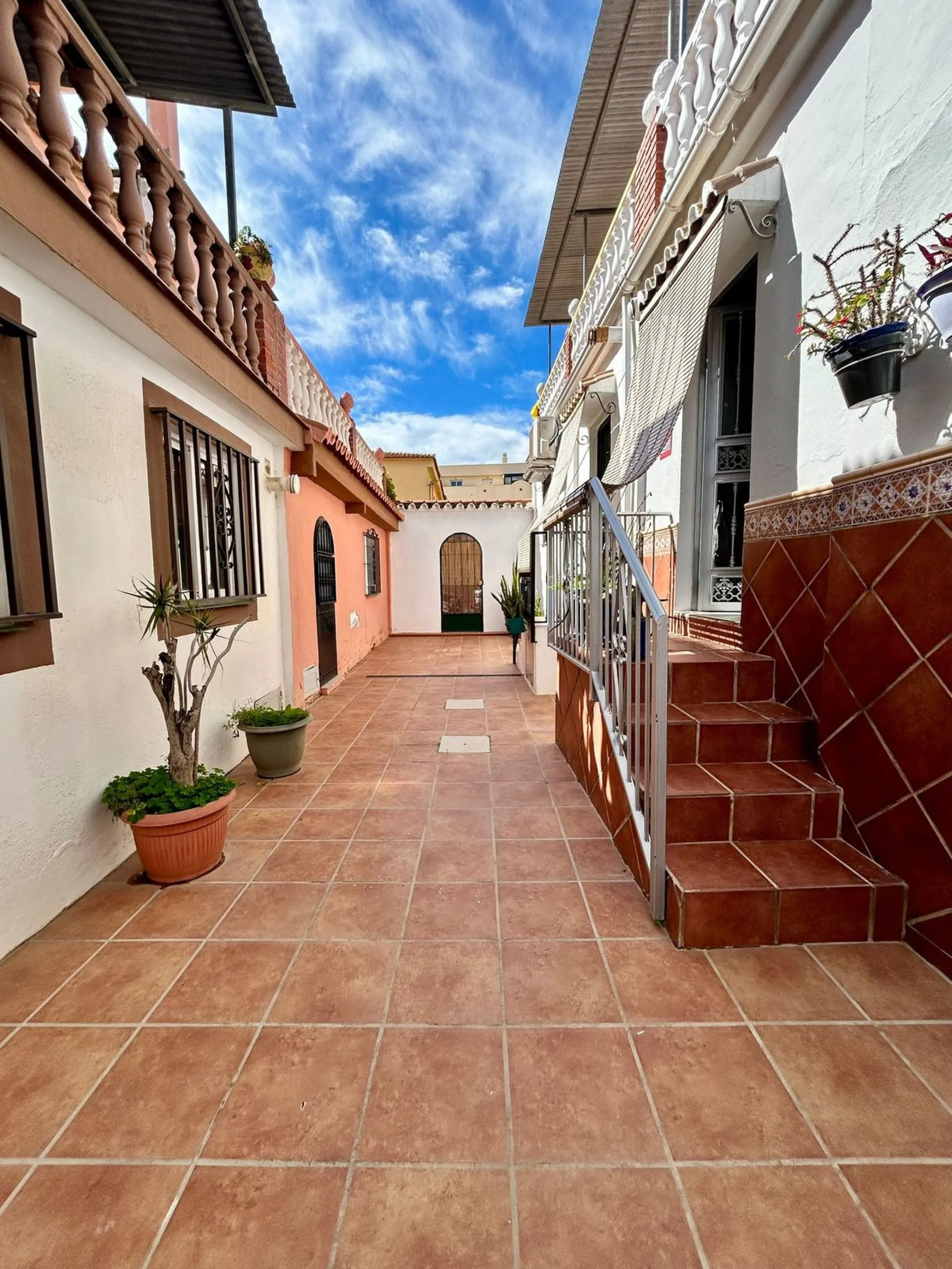 Your next family home awaits you in Doña Ermita, Las Lagunas!