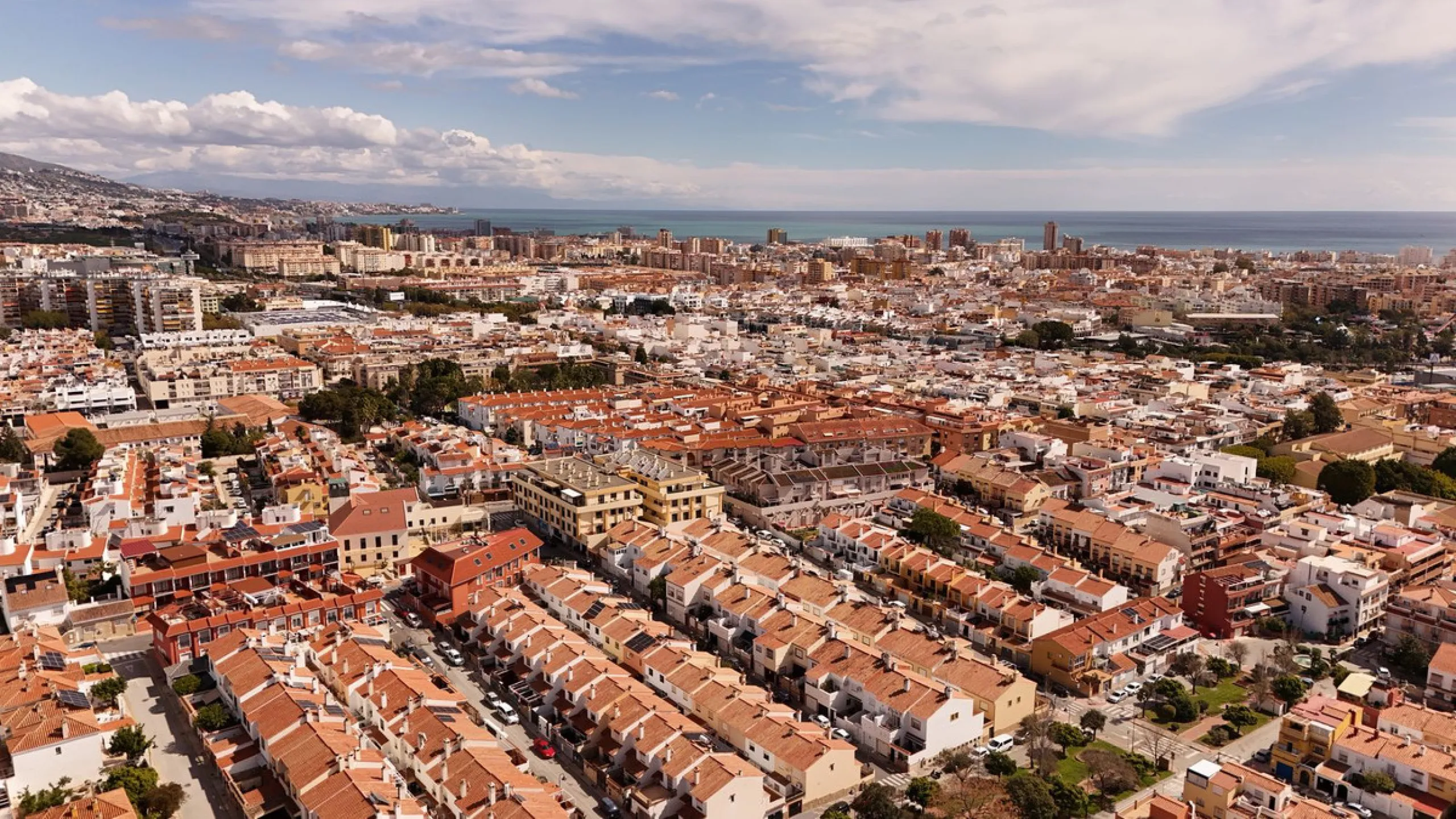 Your next family home awaits you in Doña Ermita, Las Lagunas!