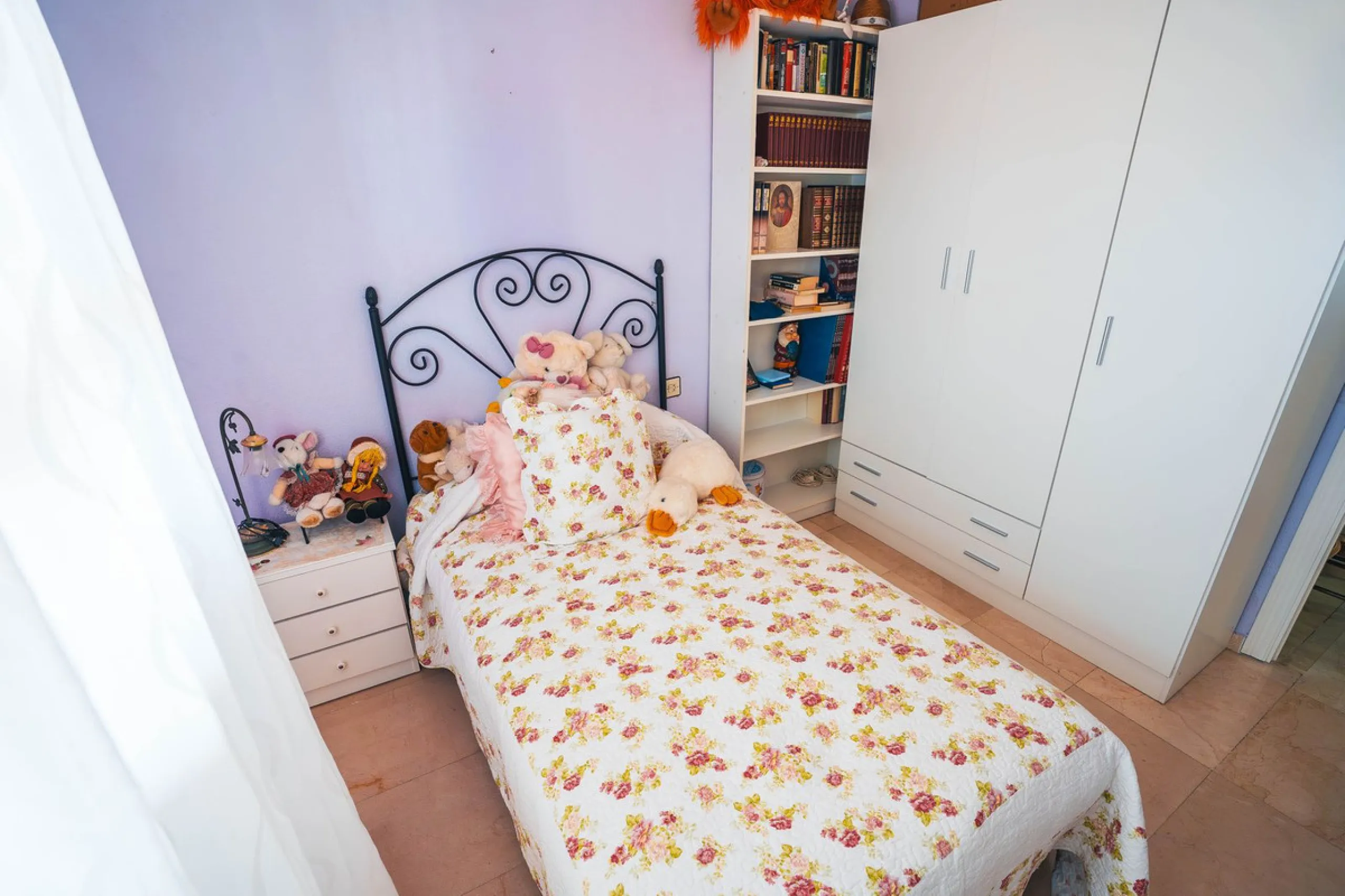 Your next family home awaits you in Doña Ermita, Las Lagunas!
