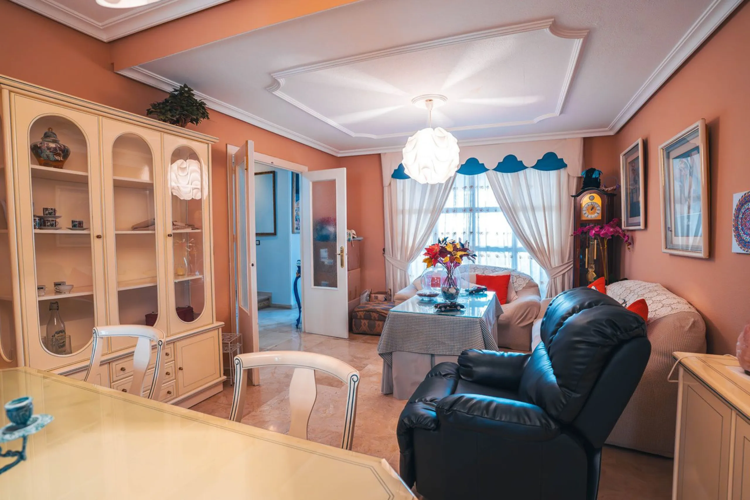 Your next family home awaits you in Doña Ermita, Las Lagunas!
