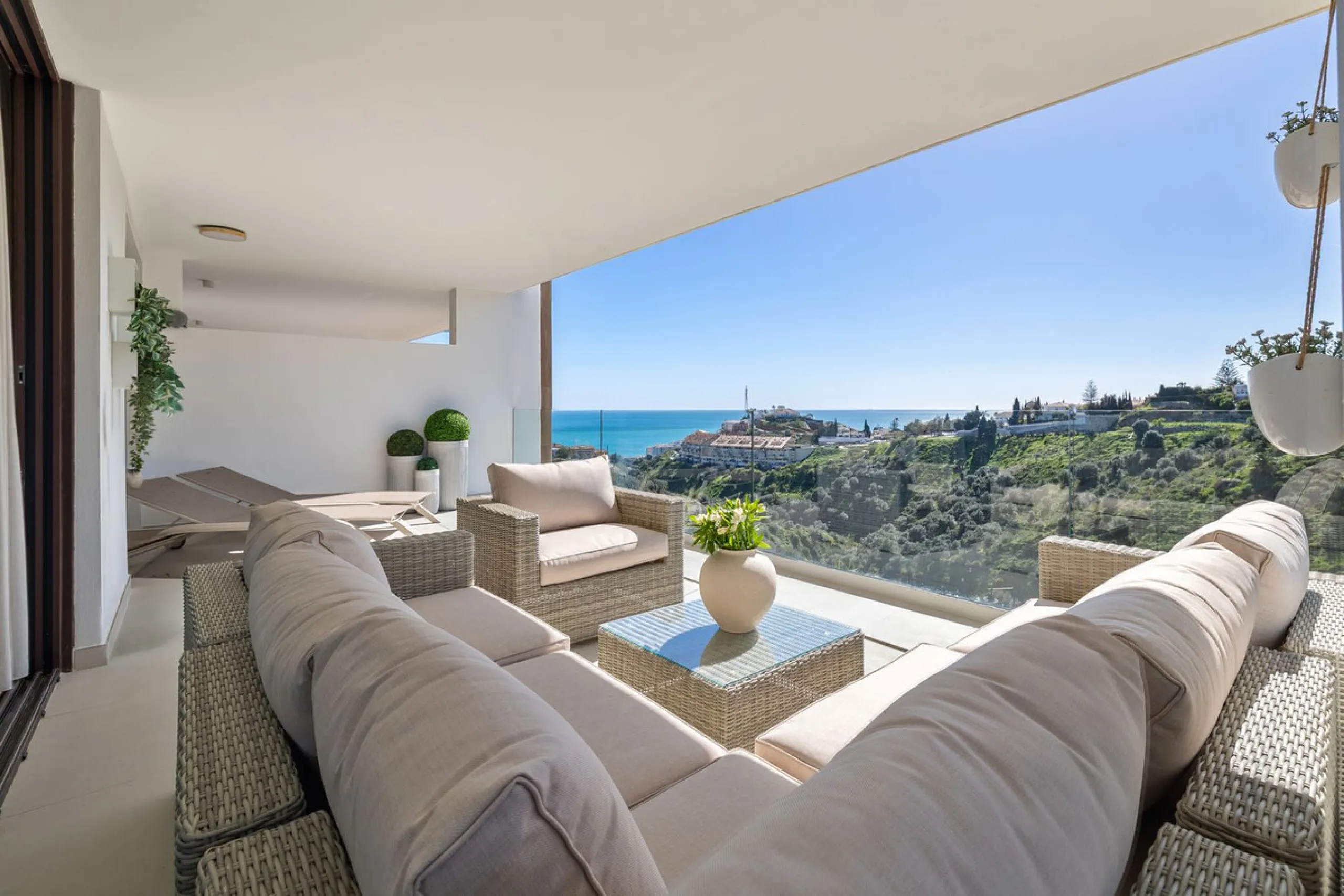 Finding the perfect balance between coastal serenity and modern luxury is effortless in this stunning corner residence, located in the highly sought-after lower enclave of El Higuerón, Fuengirola. This exceptionally spacious and luminous home is designed 
