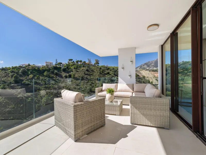 Finding the perfect balance between coastal serenity and modern luxury is effortless in this stunning corner residence, located in the highly sought-after lower enclave of El Higuerón, Fuengirola. This exceptionally spacious and luminous home is designed 