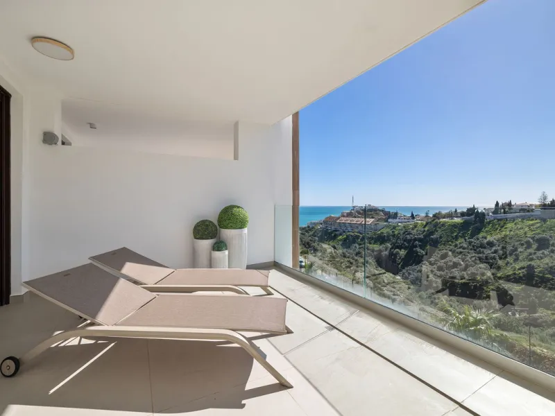 Finding the perfect balance between coastal serenity and modern luxury is effortless in this stunning corner residence, located in the highly sought-after lower enclave of El Higuerón, Fuengirola. This exceptionally spacious and luminous home is designed 