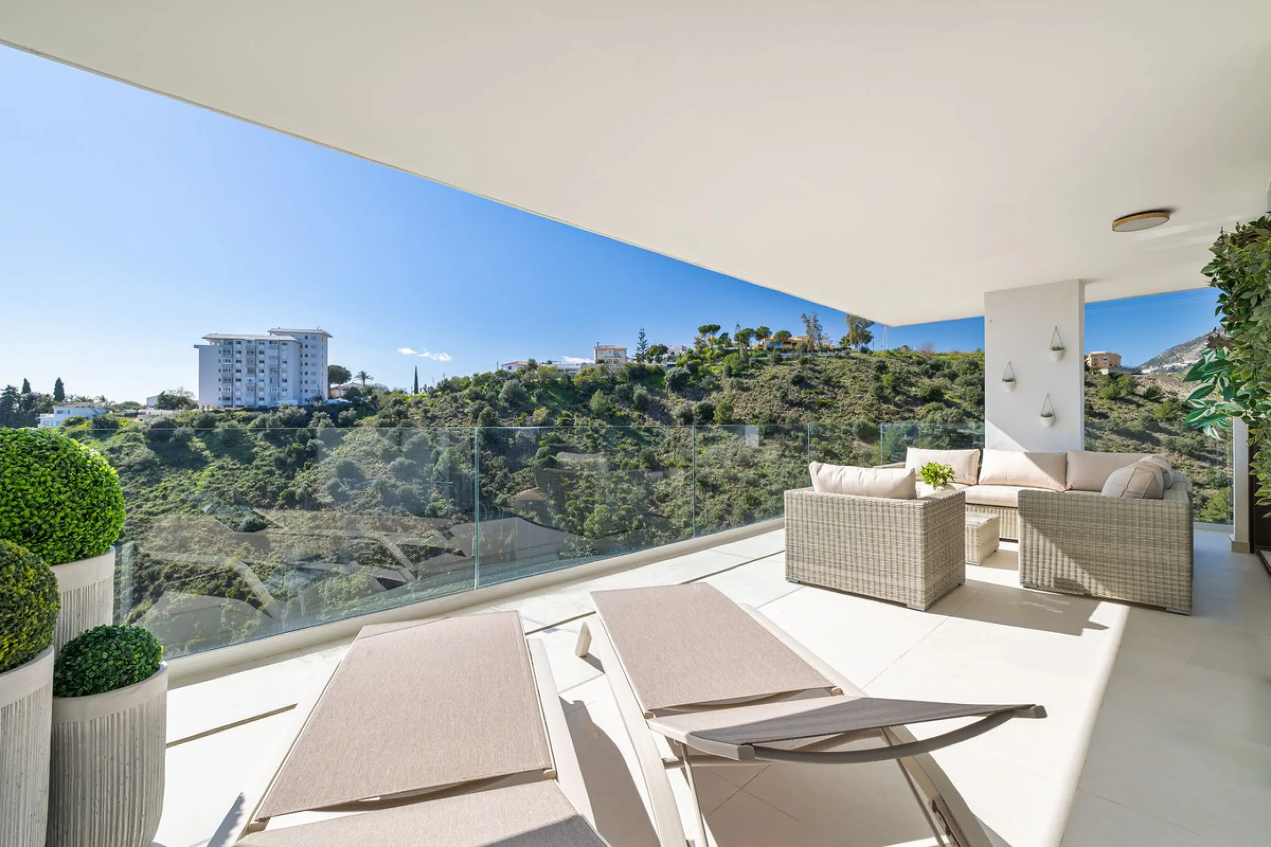 Finding the perfect balance between coastal serenity and modern luxury is effortless in this stunning corner residence, located in the highly sought-after lower enclave of El Higuerón, Fuengirola. This exceptionally spacious and luminous home is designed 