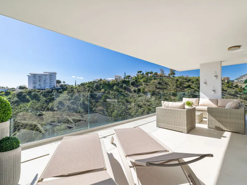 Finding the perfect balance between coastal serenity and modern luxury is effortless in this stunning corner residence, located in the highly sought-after lower enclave of El Higuerón, Fuengirola. This exceptionally spacious and luminous home is designed 