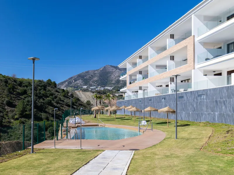 Finding the perfect balance between coastal serenity and modern luxury is effortless in this stunning corner residence, located in the highly sought-after lower enclave of El Higuerón, Fuengirola. This exceptionally spacious and luminous home is designed 
