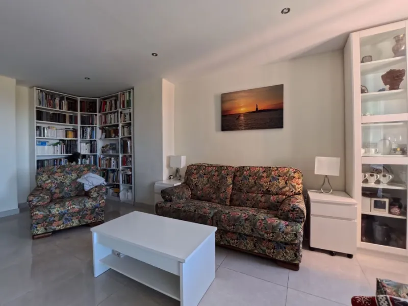 Apartment - Penthouse Duplex в продаже в Torremolinos, Málaga. В доме 3 спален и 2 ванных комнат. Площадь дома 148 м²