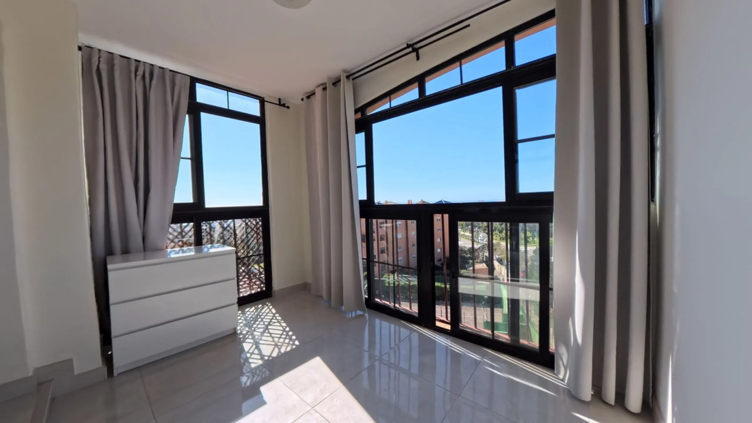 Apartment - Penthouse Duplex в продаже в Torremolinos, Málaga. В доме 3 спален и 2 ванных комнат. Площадь дома 148 м²