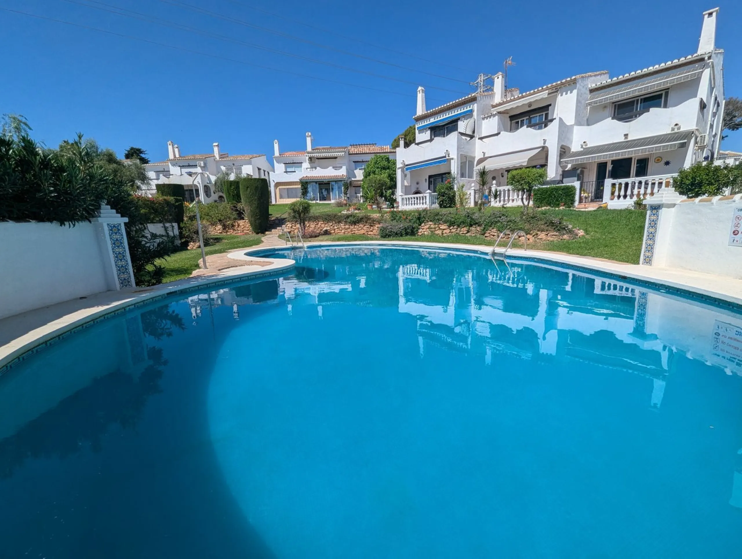 Detached House with Renovation Potential – Prime Calahonda Location – Walking Distance to the Beach