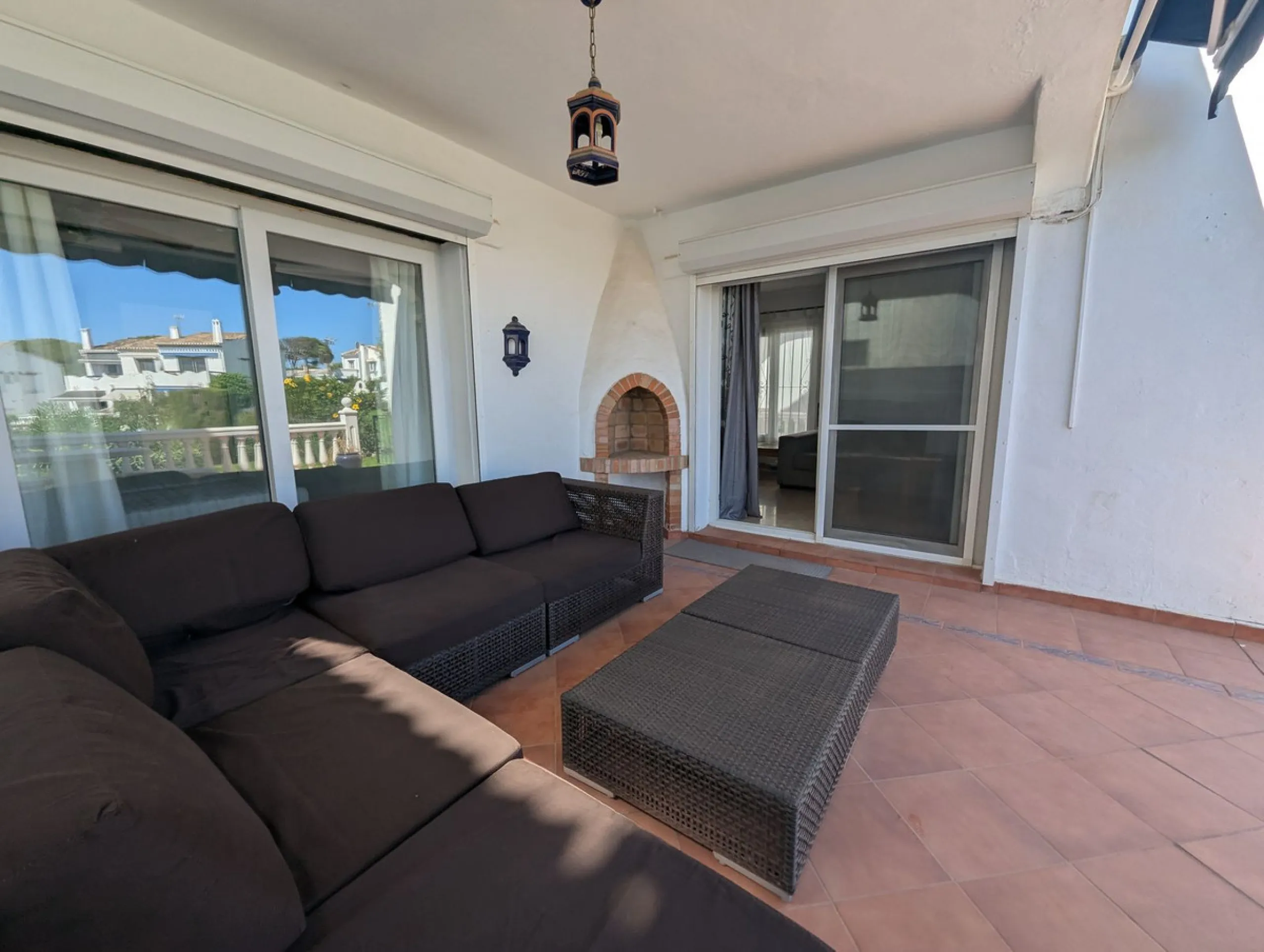 Detached House with Renovation Potential – Prime Calahonda Location – Walking Distance to the Beach