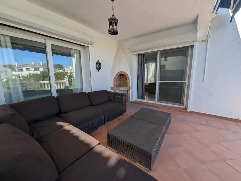 Detached House with Renovation Potential – Prime Calahonda Location – Walking Distance to the Beach