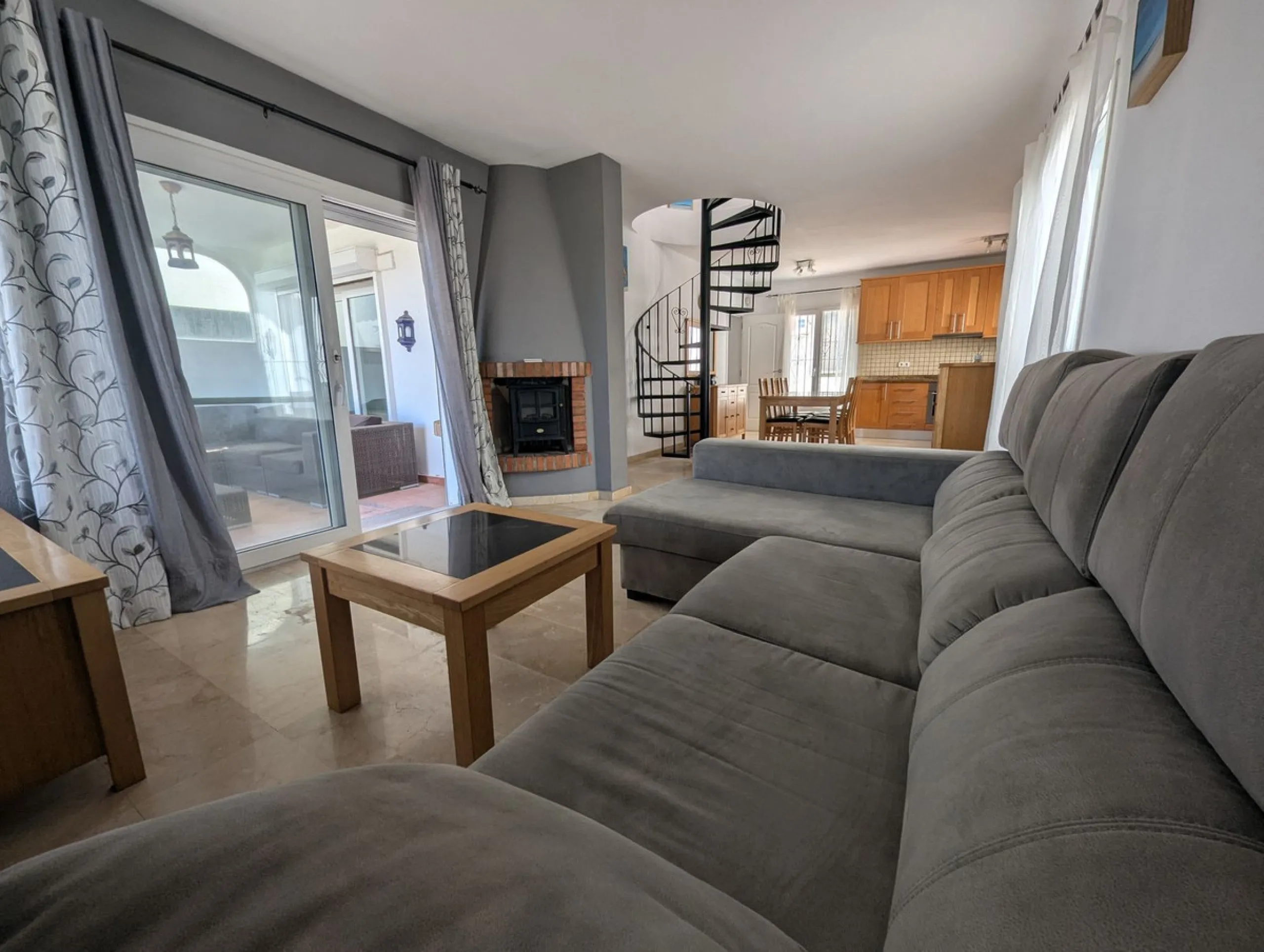 Detached House with Renovation Potential – Prime Calahonda Location – Walking Distance to the Beach