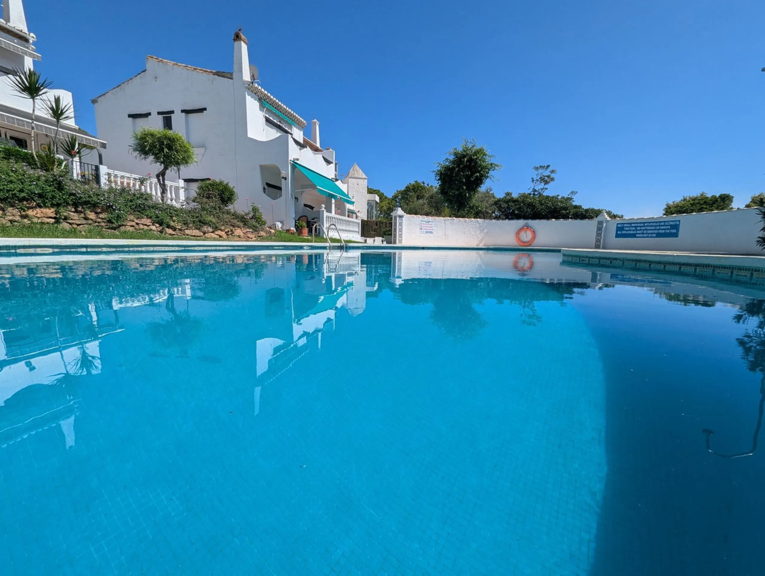 Detached House with Renovation Potential – Prime Calahonda Location – Walking Distance to the Beach