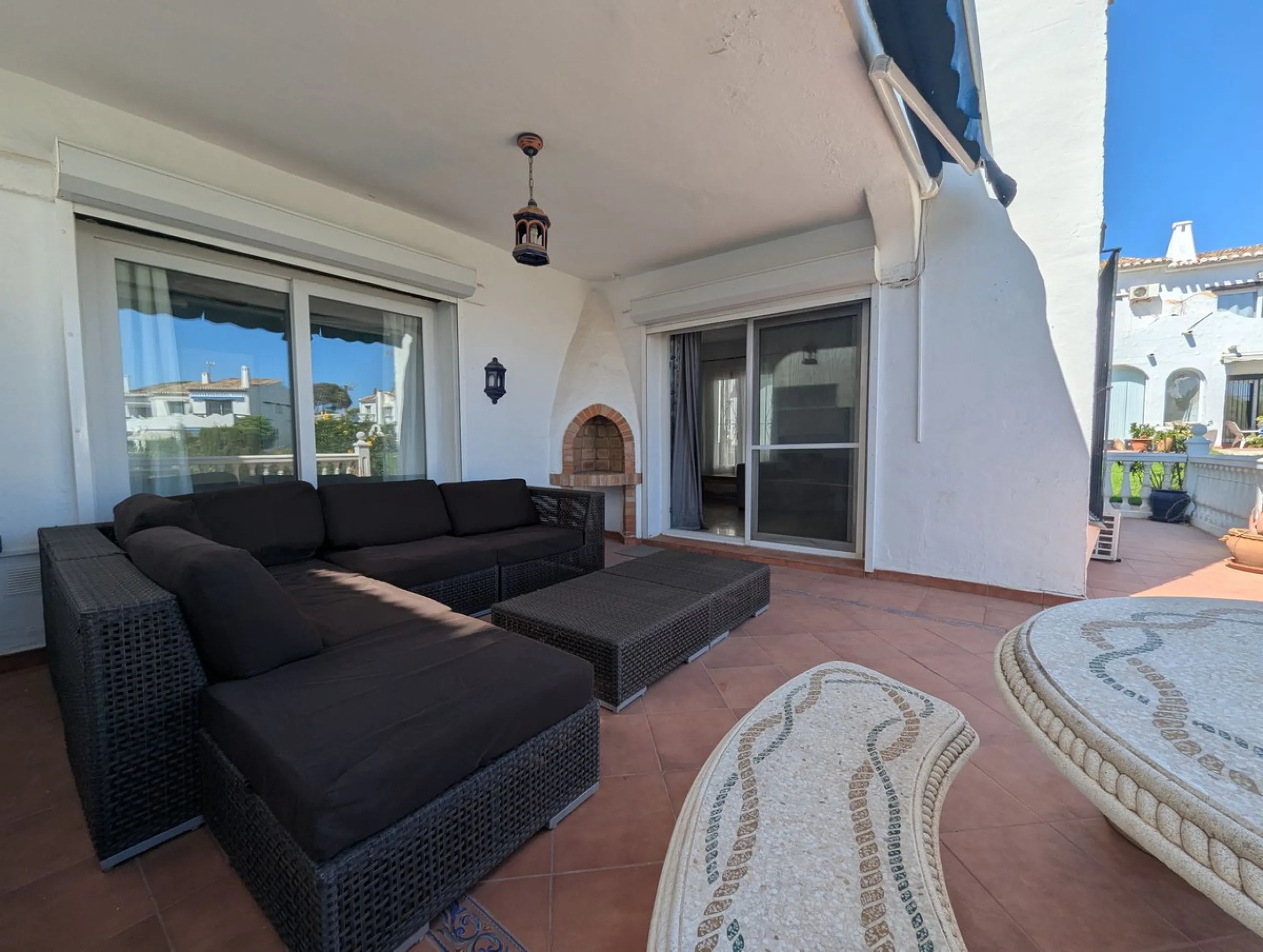 Detached House with Renovation Potential – Prime Calahonda Location – Walking Distance to the Beach