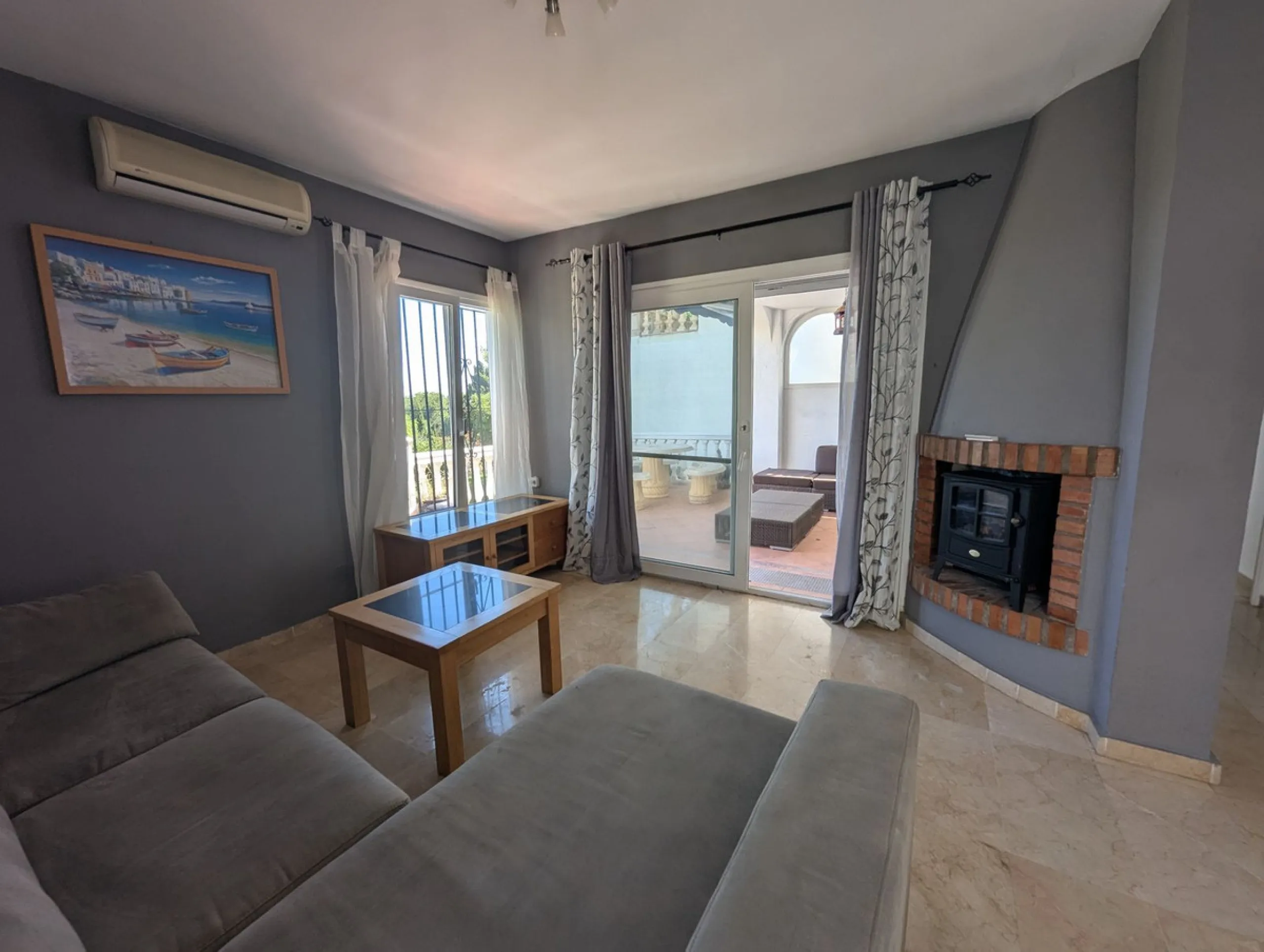 Detached House with Renovation Potential – Prime Calahonda Location – Walking Distance to the Beach