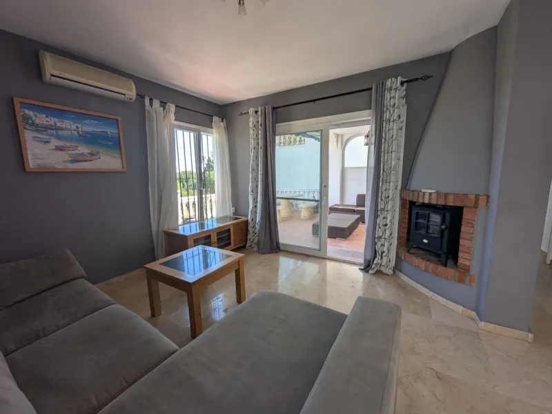Detached House with Renovation Potential – Prime Calahonda Location – Walking Distance to the Beach