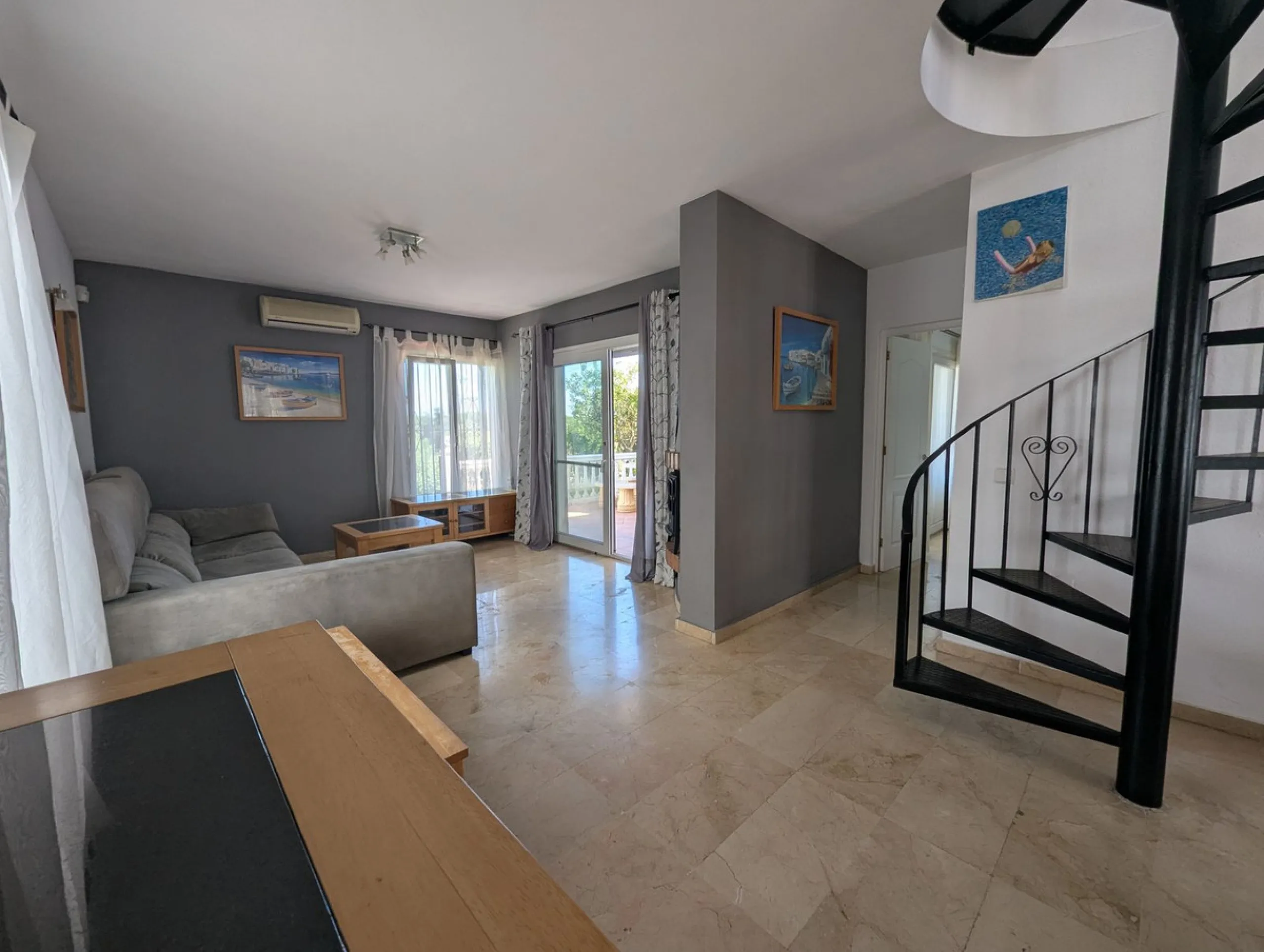 Detached House with Renovation Potential – Prime Calahonda Location – Walking Distance to the Beach